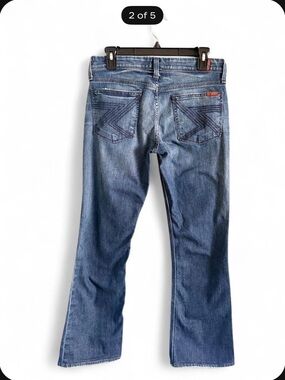 7 for All Mankind style: Flynt denimwith Back Pocket Stitching. Size 28 Inseam29
